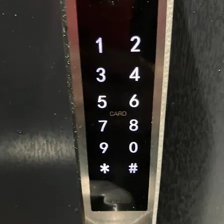 Z Balkonem Blisko Plazy Lägenhet